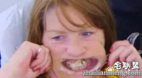 女子害怕看牙医，牙掉了用502胶水粘住，医牙竟把全副身家搭进