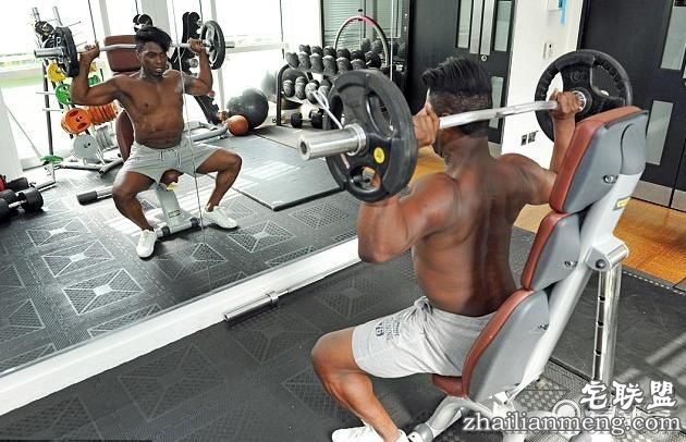 英国56岁男子每年17万保养