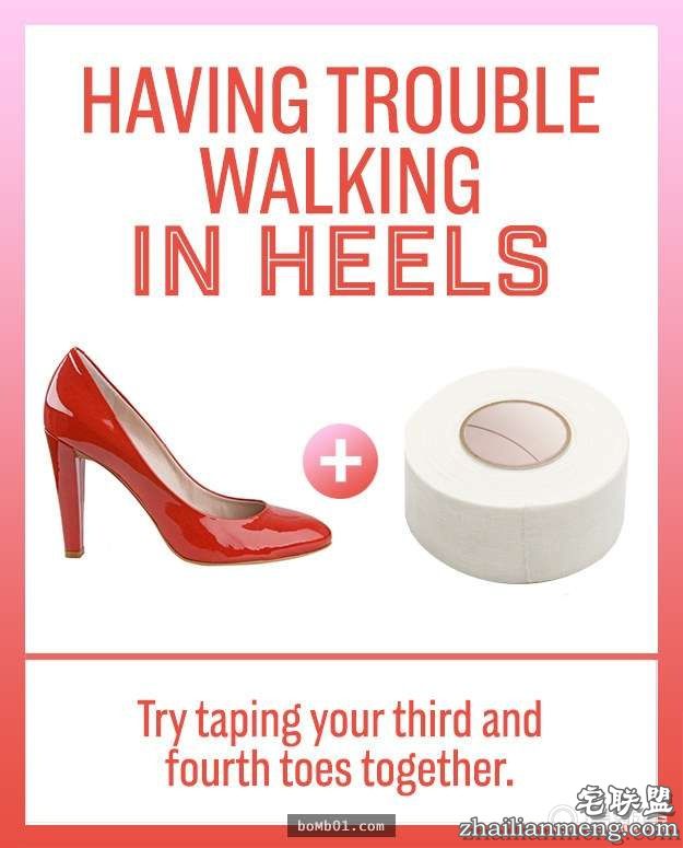 她把透明指甲油擦在衣服上看起来很怪，但是大家接着都马上拿出一瓶跟着做起来！