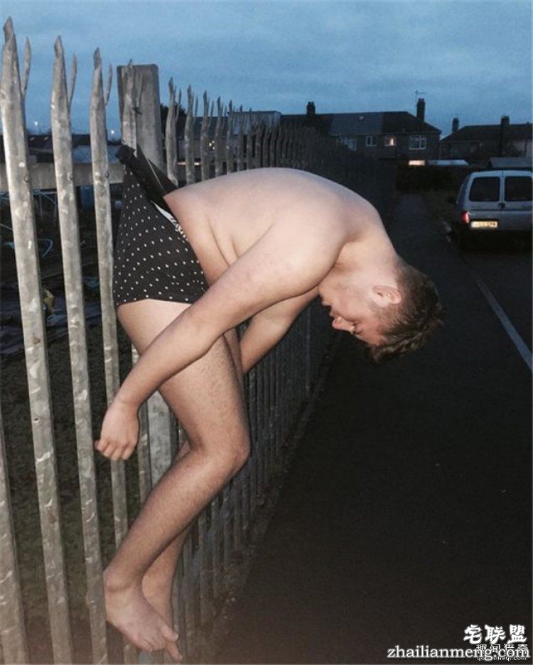 他醉酒照被传到网上后，又被神奇的网友玩坏了