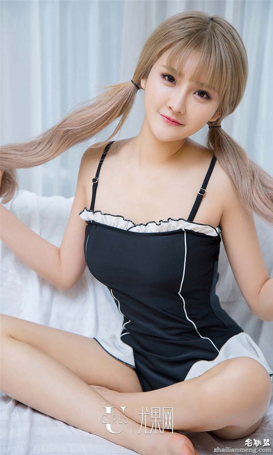 [尤果网] 金发淑女依依迷人居家写真 第476期第5张