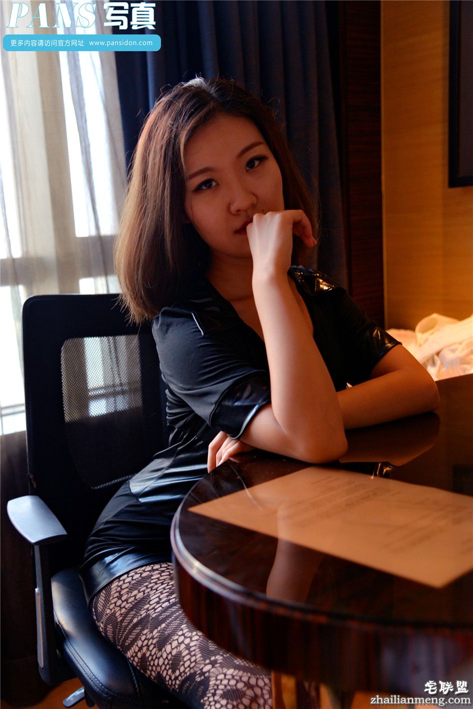 [PANS] 短发美女柚子情趣制服网袜高跟诱惑 第606期第9张