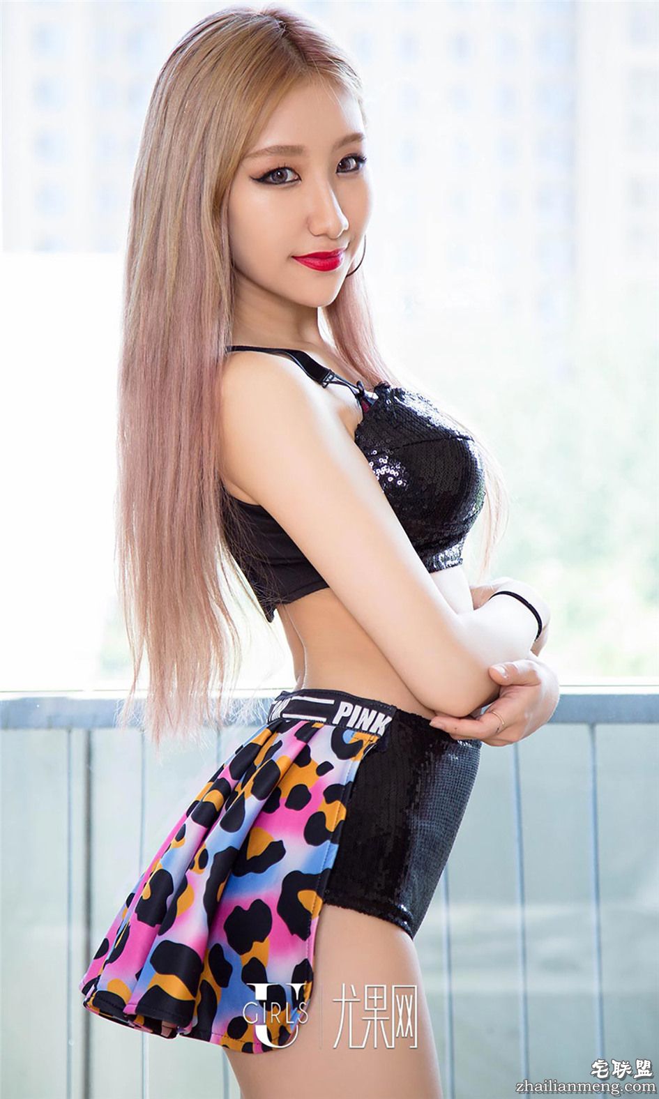 [尤果网] 北京拿铁酒吧唱跳女歌手Tina短裙美腿诱惑图片 第465期第10张