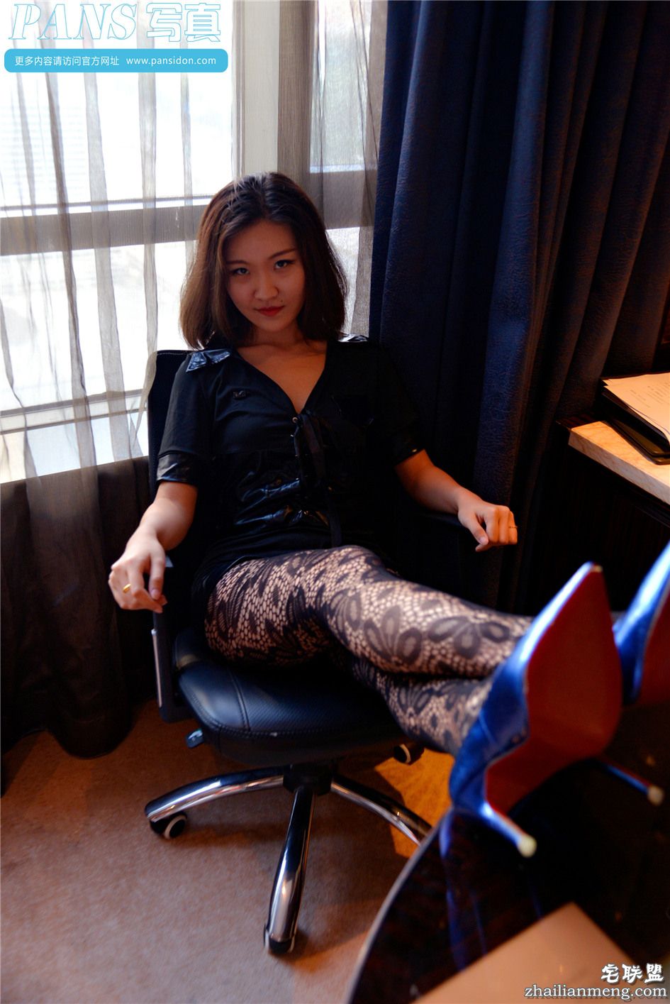 [PANS] 短发美女柚子情趣制服网袜高跟诱惑 第606期第3张
