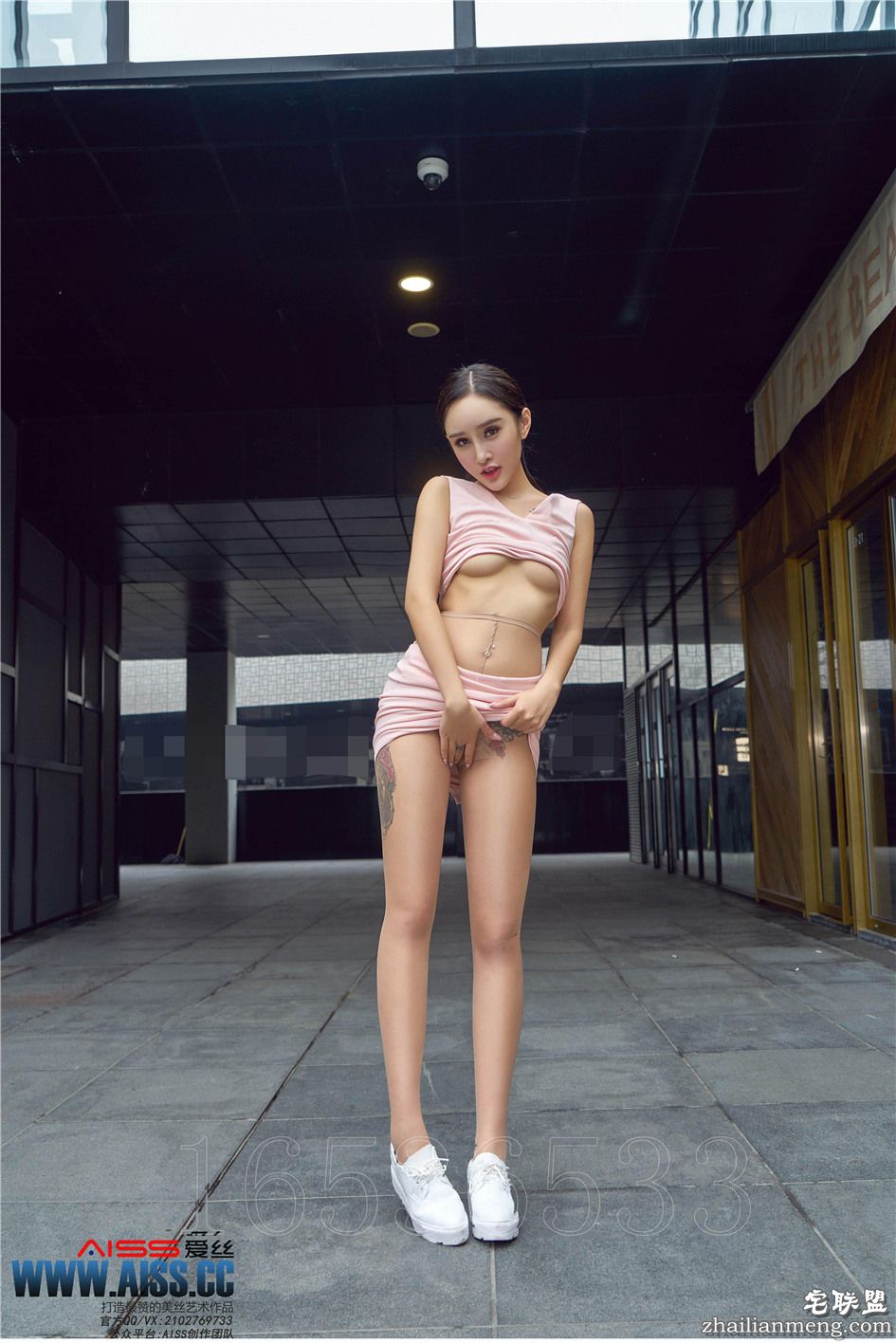 [爱丝] 街拍连体丝袜美女欣杨修长美腿写真摄影图片 第139期第18张