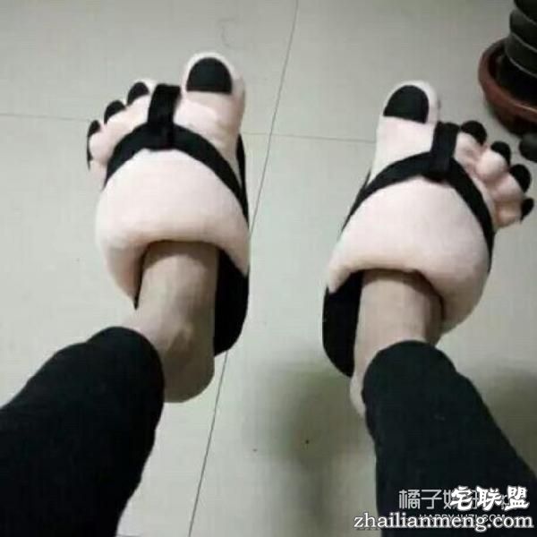 网面高跟鞋 肉肉拖鞋 这些鞋子造型太搞怪！