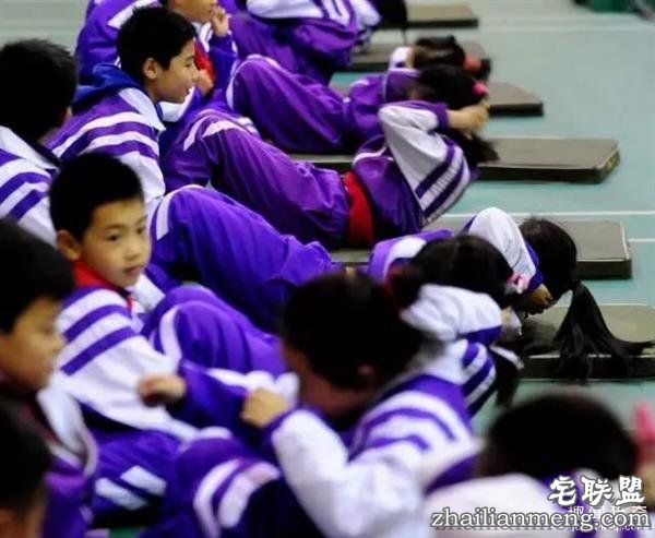 仰卧起坐会导致瘫痪？国外已叫停