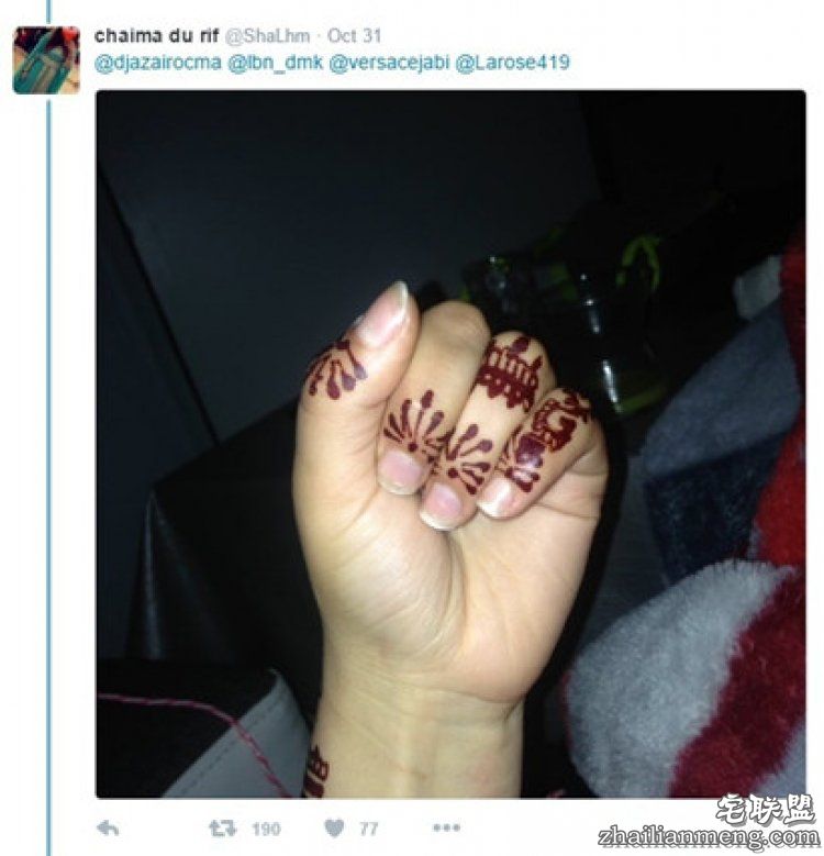 大家以为她天生4根手指，真相让这个手势一夜流行