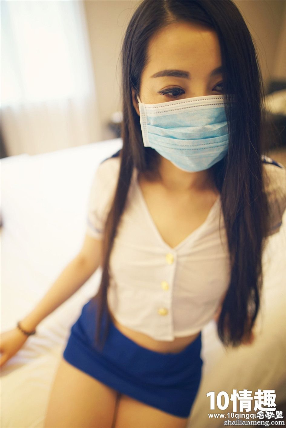 [ROSI] 制服空姐美腿诱惑第4张