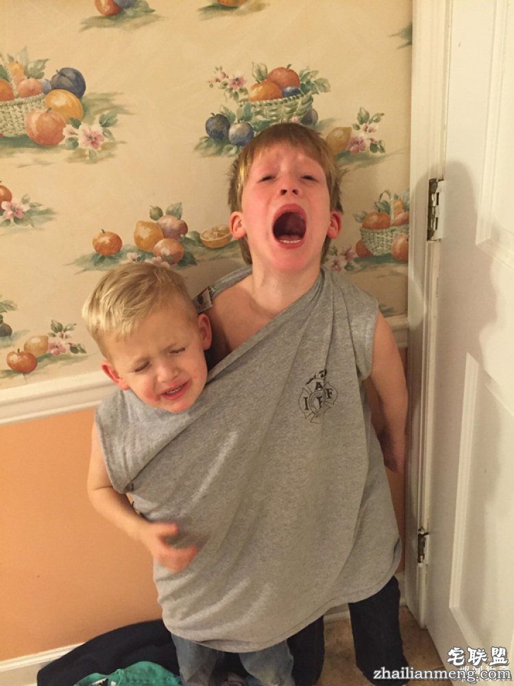 为了惩罚犯错的熊孩子，这些父母使上了大招