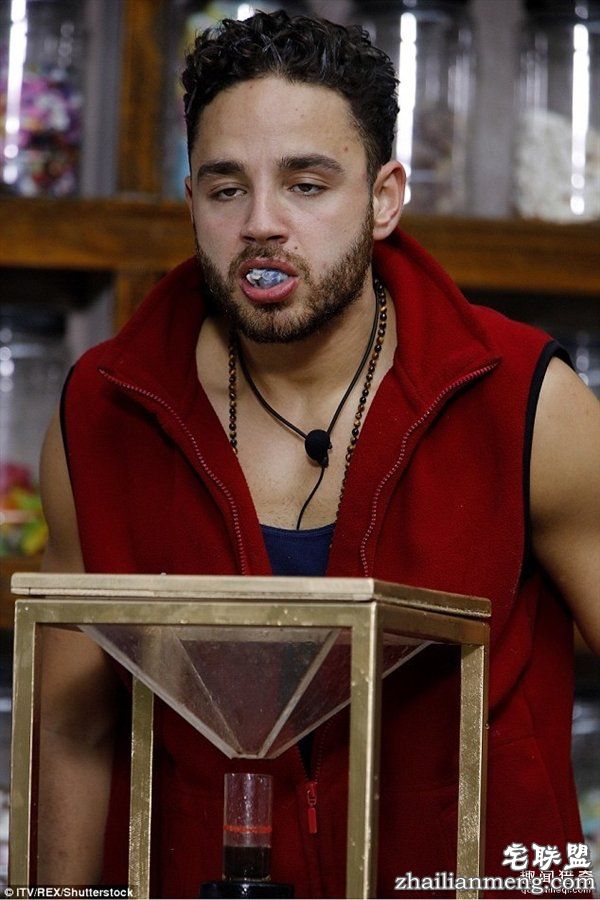 重口味网红：真人秀口含蜘蛛蟑螂