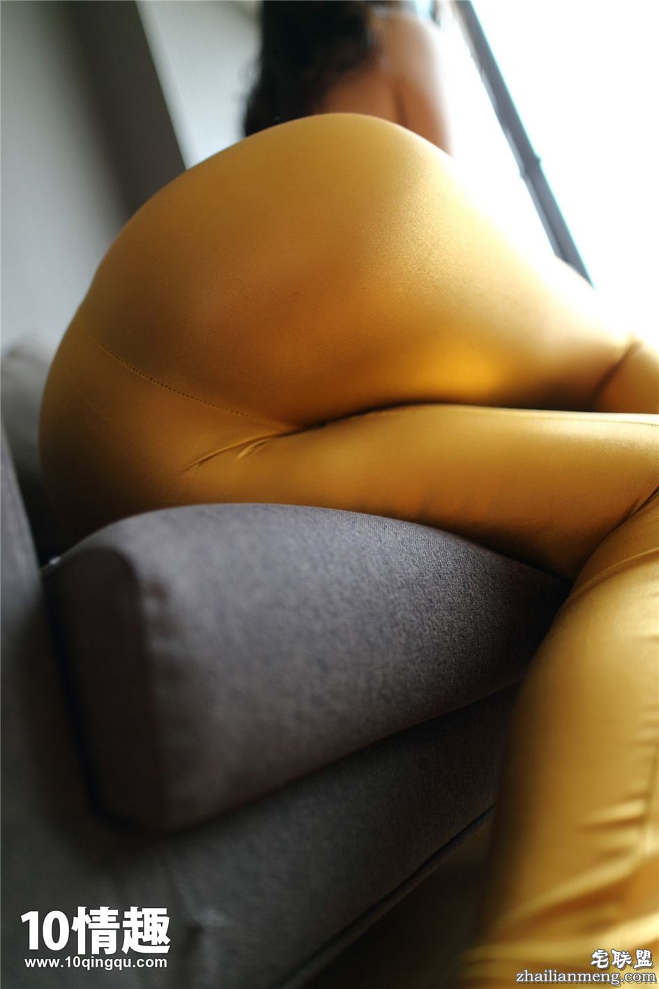 [ROSI] 非常性感的高跟鞋少妇翘臀私拍图第7张