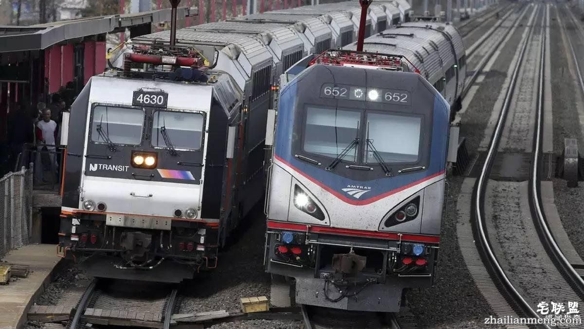 没有高铁就算了, 这个国家的火车还总出轨！