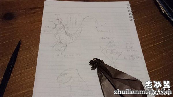 膜拜：神人只用一张纸折出的霸气哥斯拉手办