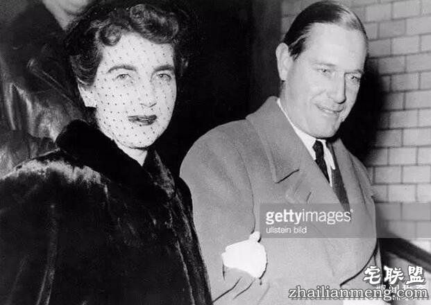 她是上世纪最有钱女人，离婚7次睡遍王子和明星