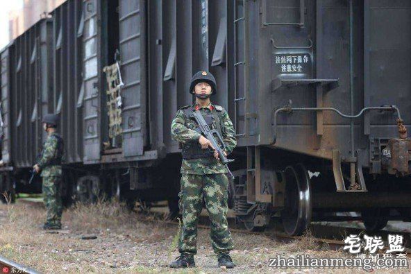 睡在钱堆里是什么感觉的？揭秘押钞官兵的生活 第5张图片