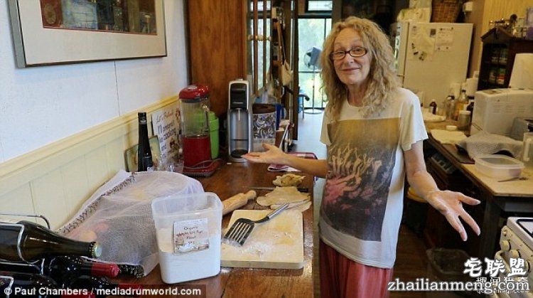 澳大利亚一对夫妻，用集装箱给自己造了栋房