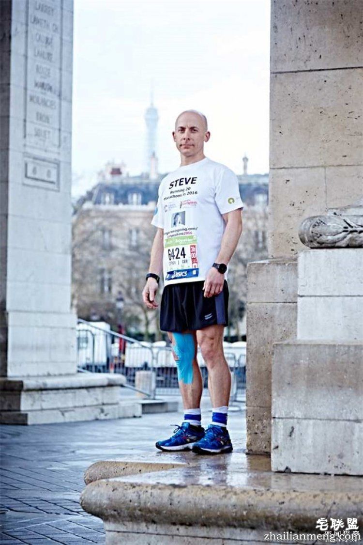 他一年内跑20场马拉松，疯狂的背后只为了故去的妻子