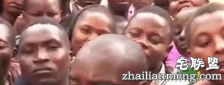 人妻阴部和隔壁老王GG分不开!惊动百村民破门欣赏