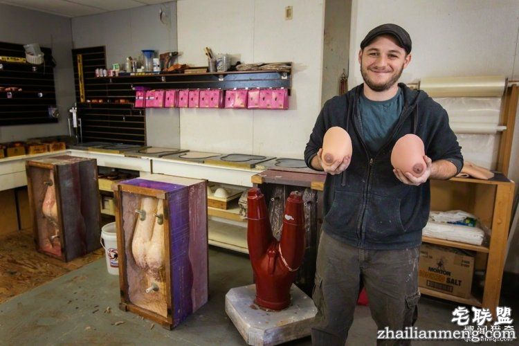 比充气娃娃更真实的是橡胶娃娃