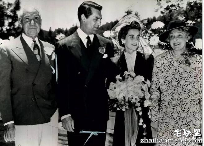 她是上世纪最有钱女人，离婚7次睡遍王子和明星