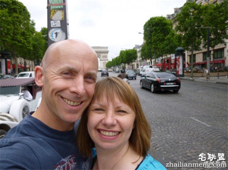 他一年内跑20场马拉松，疯狂的背后只为了故去的妻子