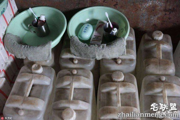 睡在钱堆里是什么感觉的？揭秘押钞官兵的生活 第7张图片