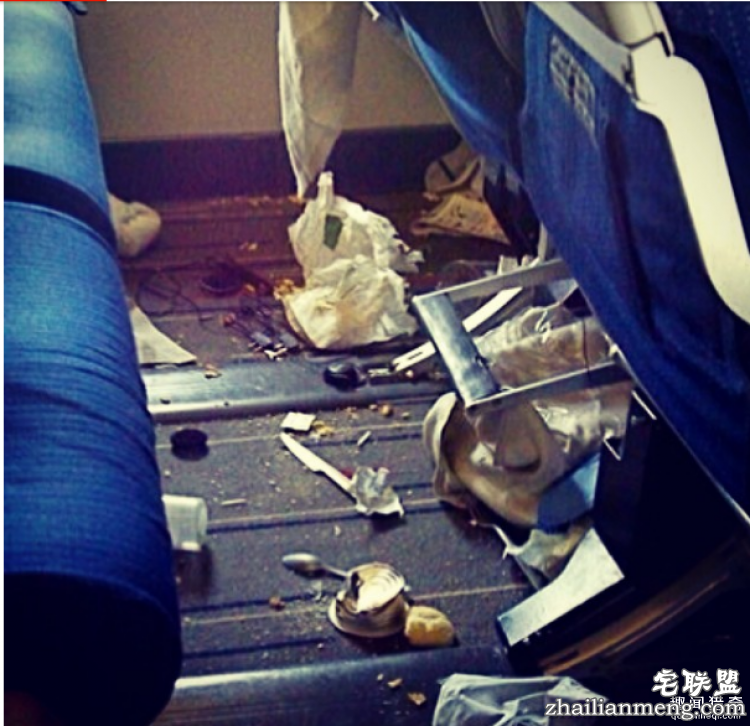 脱鞋、裸体、啪啪啪…这五种坐飞机遭遇的难以忍受的行为你最讨厌哪一种？