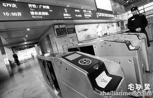 没有高铁就算了, 这个国家的火车还总出轨！