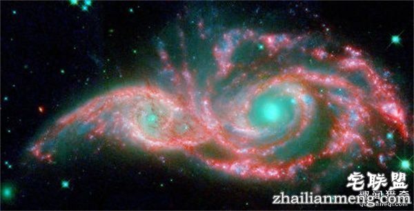 相撞星系构成太空巨眼，眼睑瞳孔清晰可见--趣味说