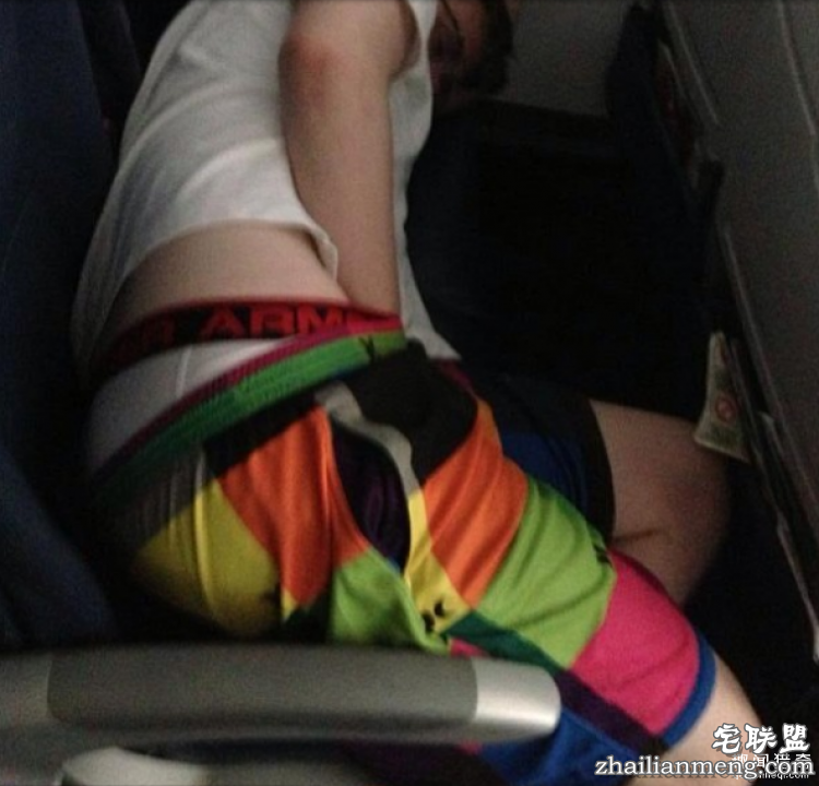 脱鞋、裸体、啪啪啪…这五种坐飞机遭遇的难以忍受的行为你最讨厌哪一种？