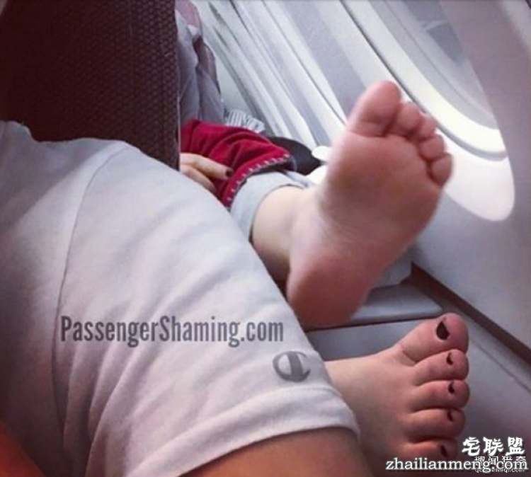 脱鞋、裸体、啪啪啪…这五种坐飞机遭遇的难以忍受的行为你最讨厌哪一种？