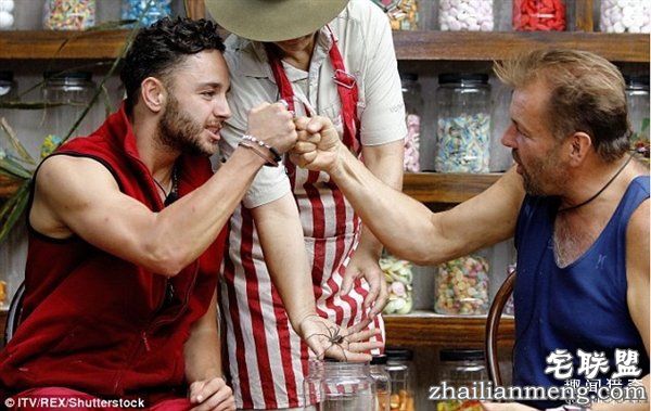 重口味网红：真人秀口含蜘蛛蟑螂