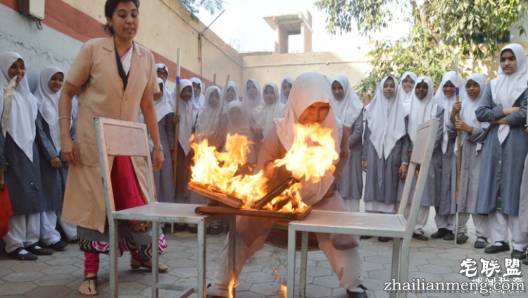 就是想红！所以印度人才拼命开挂自拍晒照