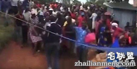 人妻阴部和隔壁老王GG分不开!惊动百村民破门欣赏