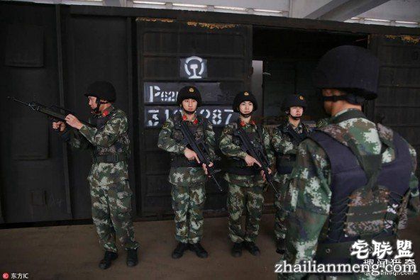 睡在钱堆里是什么感觉的？揭秘押钞官兵的生活 第3张图片