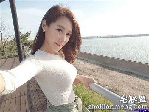 进门前先把这袋垃圾扔出去好吗?