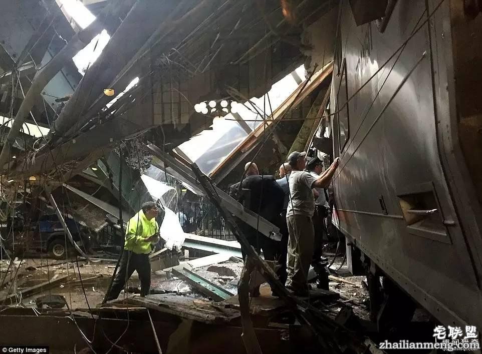 没有高铁就算了, 这个国家的火车还总出轨！