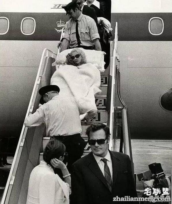 她是上世纪最有钱女人，离婚7次睡遍王子和明星