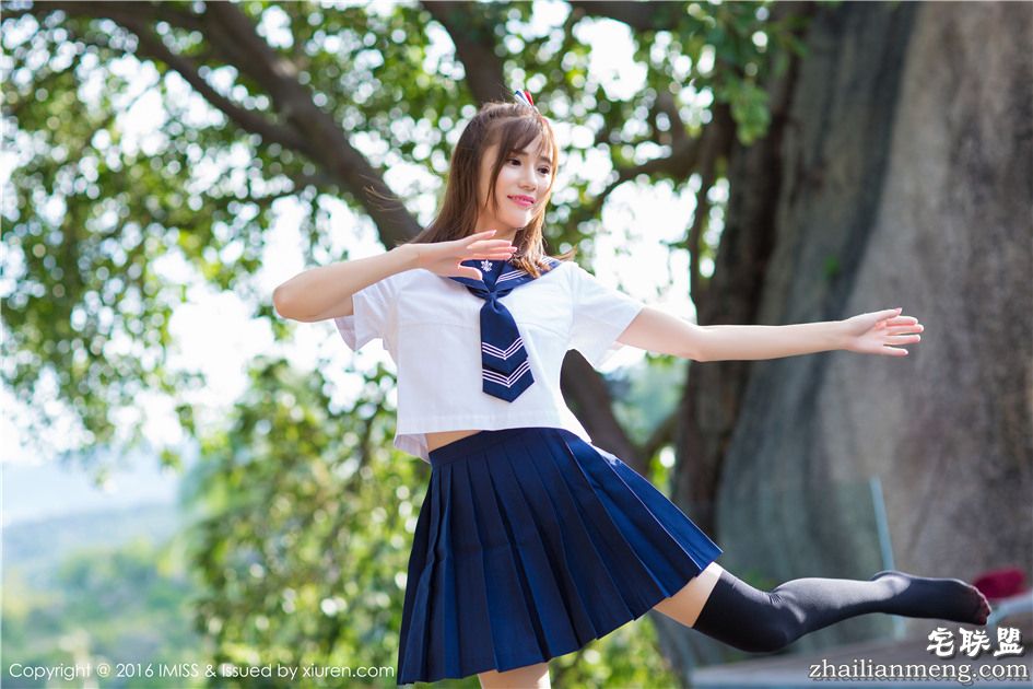 [爱蜜社] 小清新的女孩Sandy陈天扬户外学生装高清摄影图片 Vol.134第2张