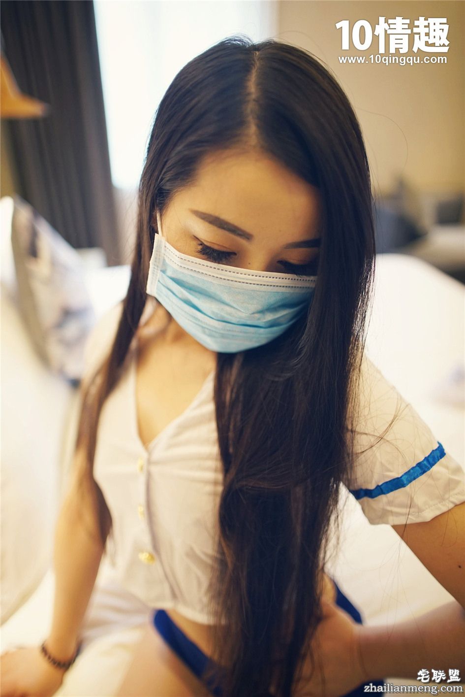 [ROSI] 制服空姐美腿诱惑第3张