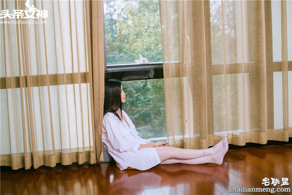 [头条<a href=https://www.zhailm.com/e/tags/?tagname=%E5%A5%B3%E7%A5%9E target=_blank class=infotextkey>女神</a>] 白丝<a href=https://www.zhailm.com/e/tags/?tagname=%E5%AB%A9%E6%A8%A1 target=_blank class=infotextkey>嫩模</a>灵儿闺房<a href=https://www.zhailm.com/e/tags/?tagname=%E5%B7%A8%E4%B9%B3 target=_blank class=infotextkey>巨乳</a>白衬衫大胆<a href=https://www.zhailm.com/e/tags/?tagname=%E5%86%99%E7%9C%9F target=_blank class=infotextkey>写真</a> 第142期第1张