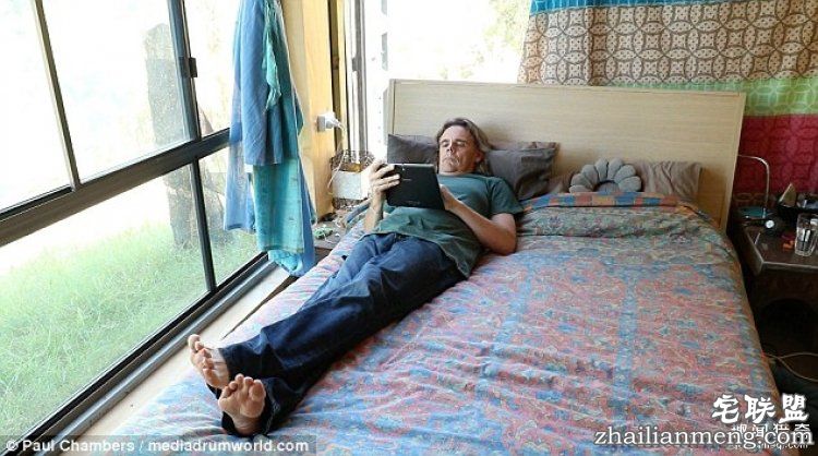 澳大利亚一对夫妻，用集装箱给自己造了栋房