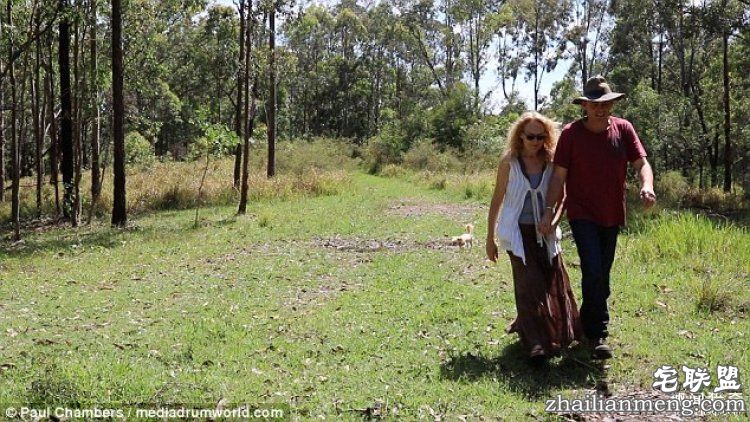 澳大利亚一对夫妻，用集装箱给自己造了栋房