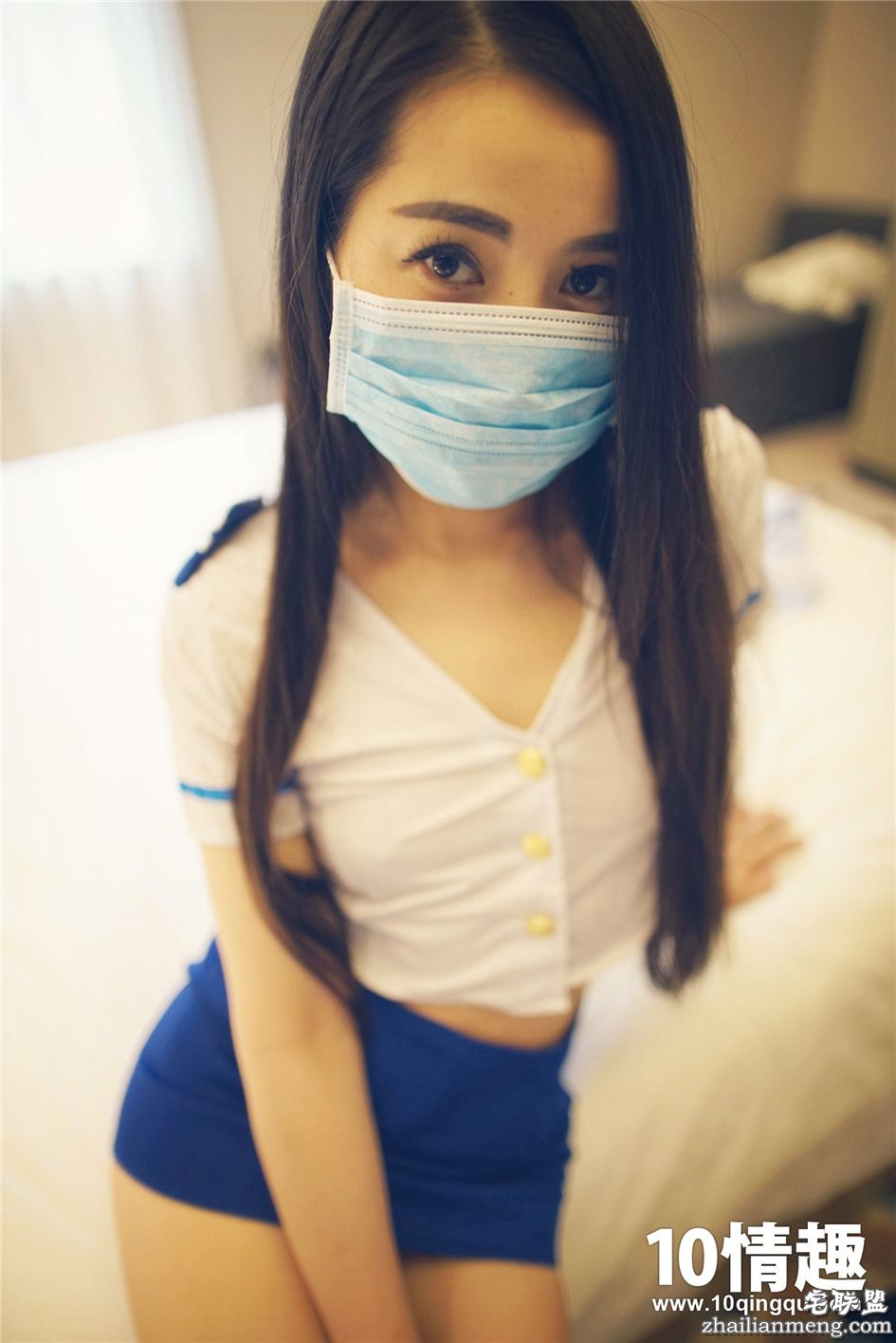 [ROSI] 制服空姐美腿诱惑第5张