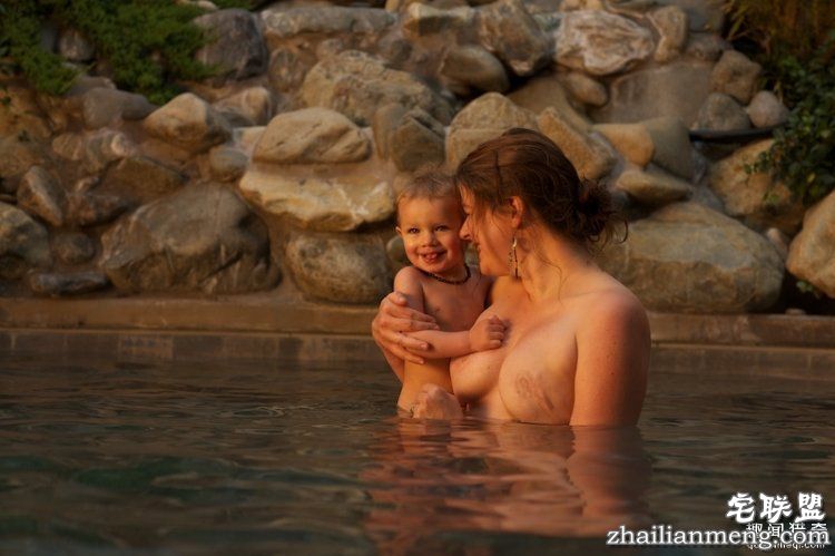 她花3年为乳腺癌幸存者拍下照片，有男人有女人