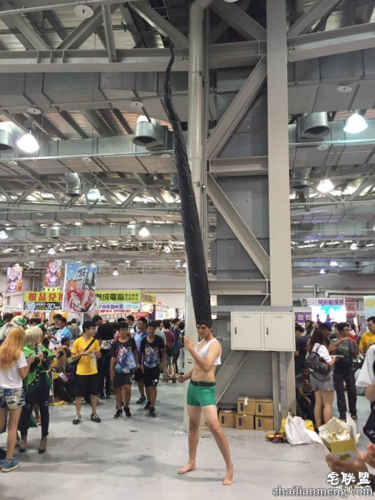 哥们你火了，这头发高的，简直要上天！