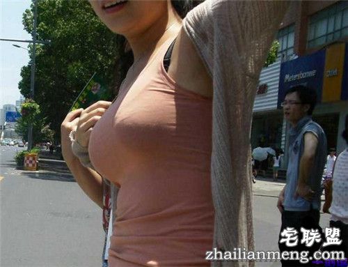 我已经把睡衣脱了 你进来吧