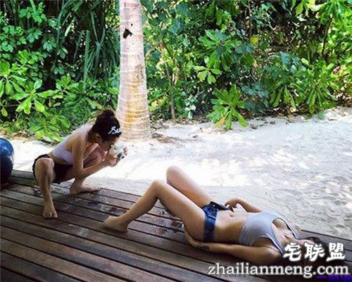 我已经把睡衣脱了 你进来吧