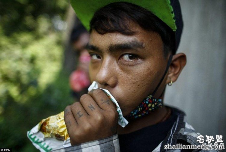 相比于吸雾霾，他们吸的东西才更叫人心寒